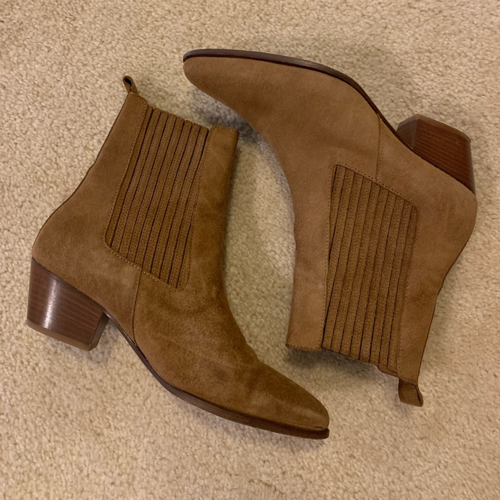Sandro Amelya suede boot in the color Camel